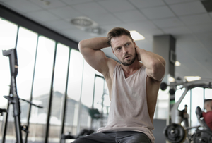 Jak podnie艣膰 poziom testosteronu w 2 minuty? Trening HIT